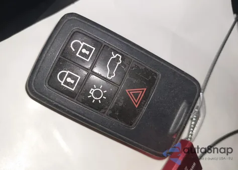 2015 Volvo Xc60 T6 R-Design Platinum z USA, uszkodzony, nr VIN YV4902RS9F2734539